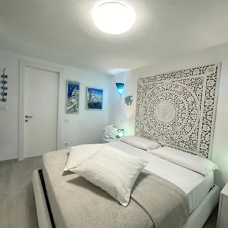 Domus Claudia With Sea View Апартаменты Симиус