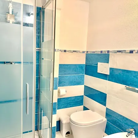 Domus Claudia With Sea View Апартаменты