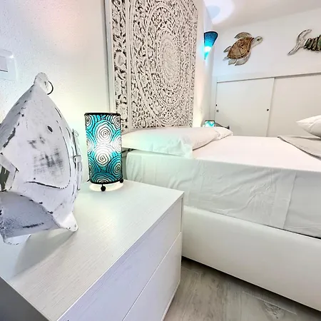 Domus Claudia With Sea View Апартаменты Симиус